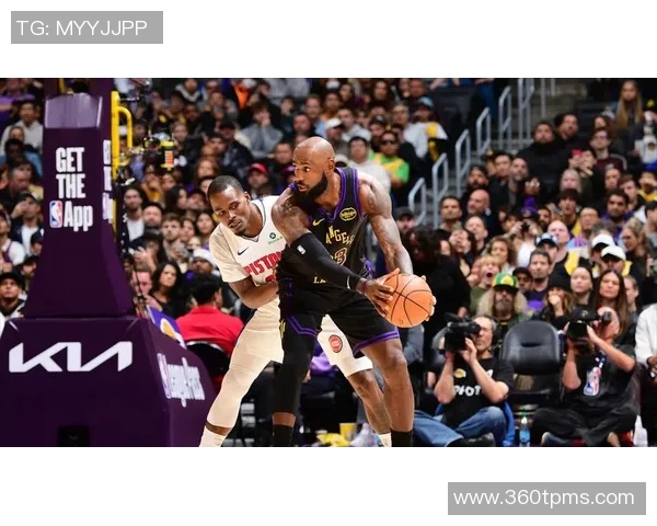 东契奇全场投篮22中9，砍下30分11助，并附带8次失误